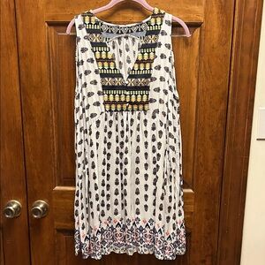 Umgee White and Black Sleeveless Dress with Yellow Accents